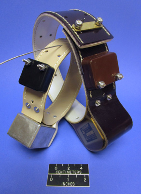 CR-5 release on 2" collar (right) and CR-7 on 1.5" collar (left) CR-5 release on 2" collar (right) and CR-7 on 1.5" collar (left)